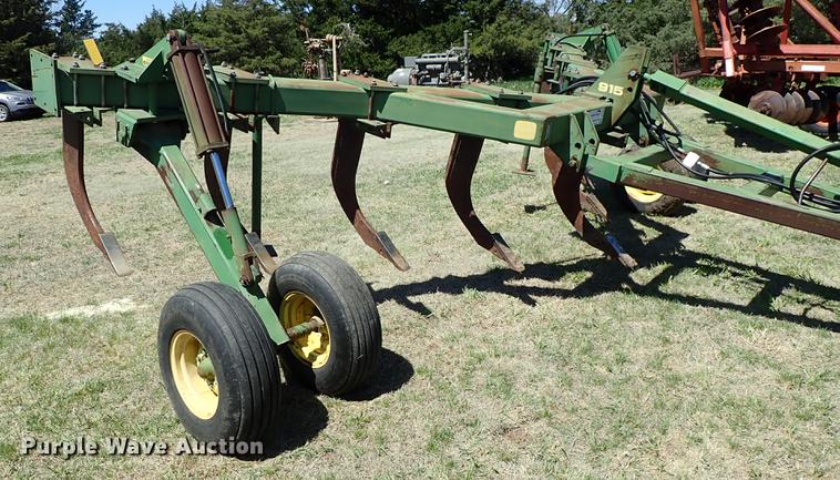 image for item DF1096 John Deere 915 ripper