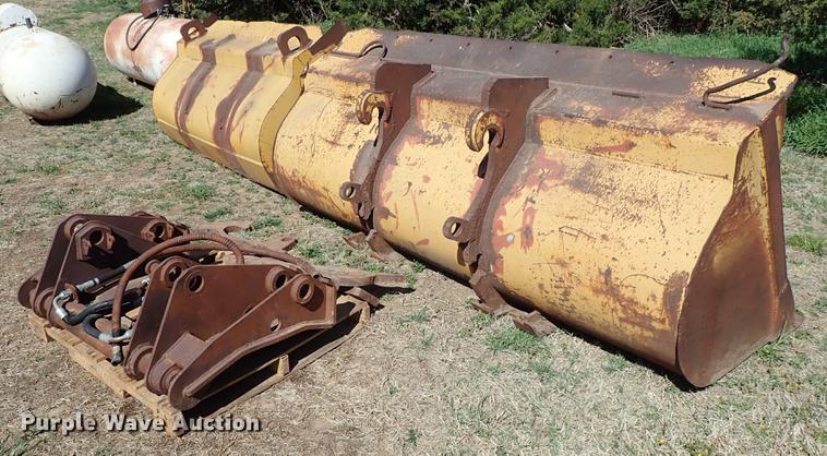 image for item DF1121 (2) loader buckets