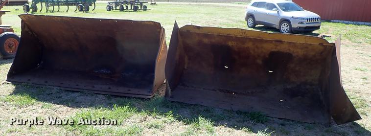 image for item DF1121 (2) loader buckets