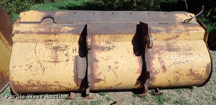 image for item DF1121 (2) loader buckets