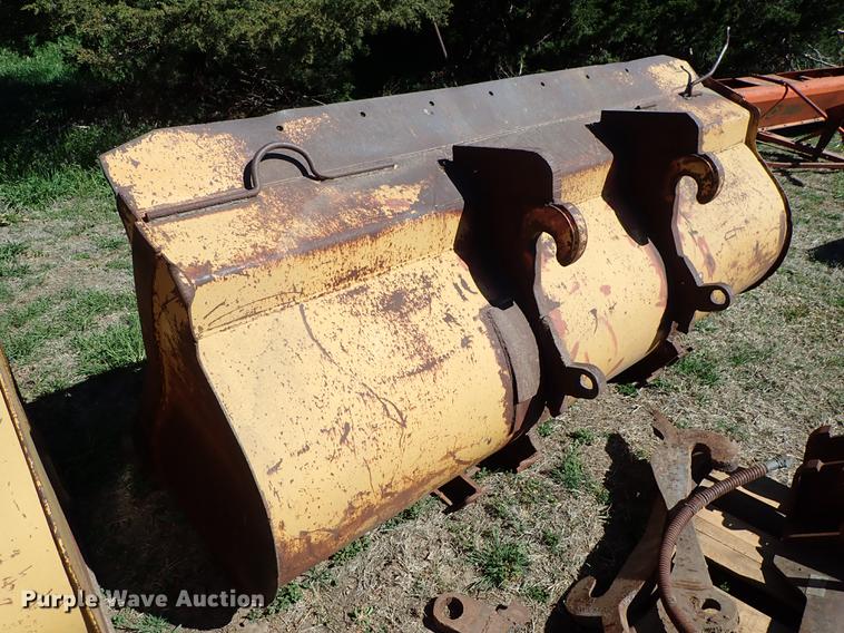 image for item DF1121 (2) loader buckets