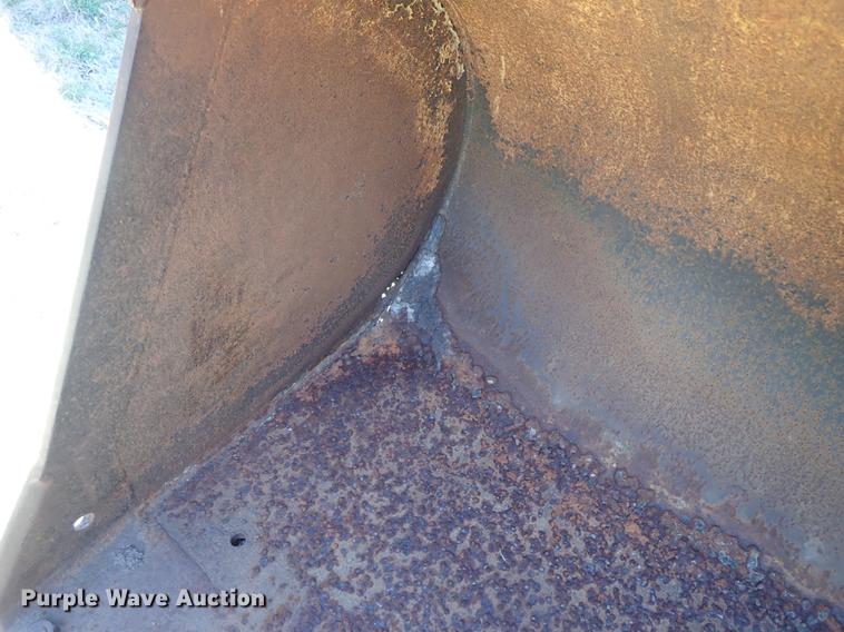 image for item DF1121 (2) loader buckets