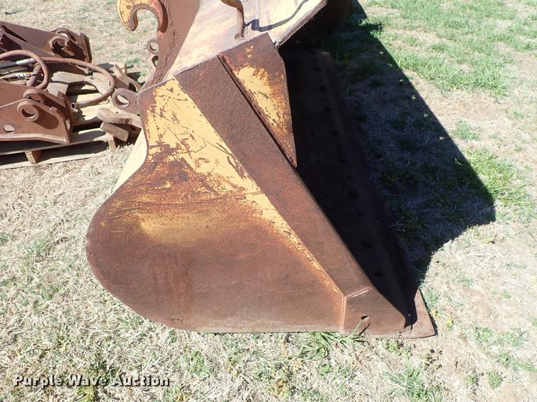 image for item DF1121 (2) loader buckets