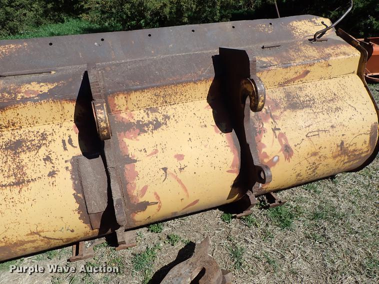 image for item DF1121 (2) loader buckets