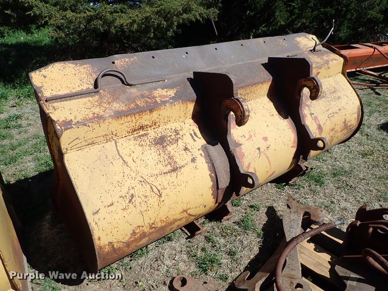 image for item DF1121 (2) loader buckets