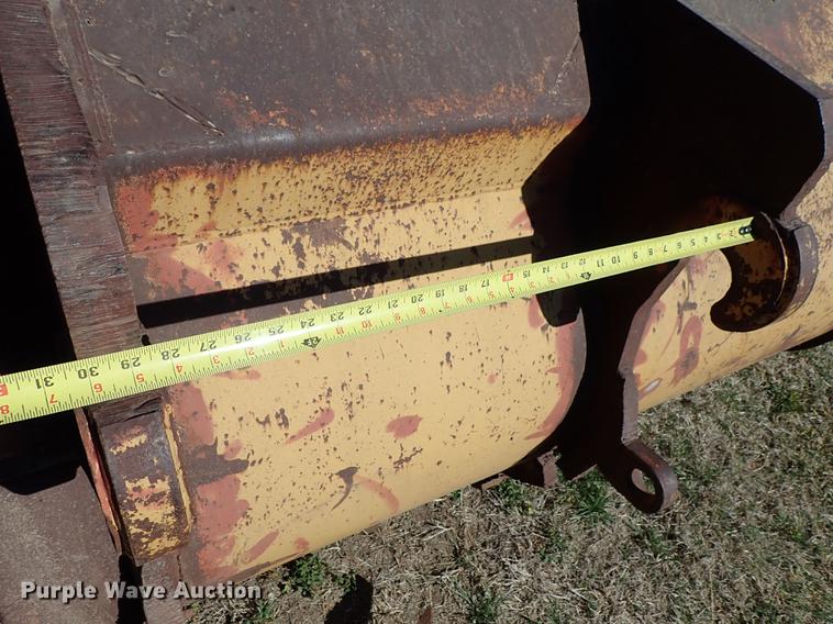 image for item DF1121 (2) loader buckets