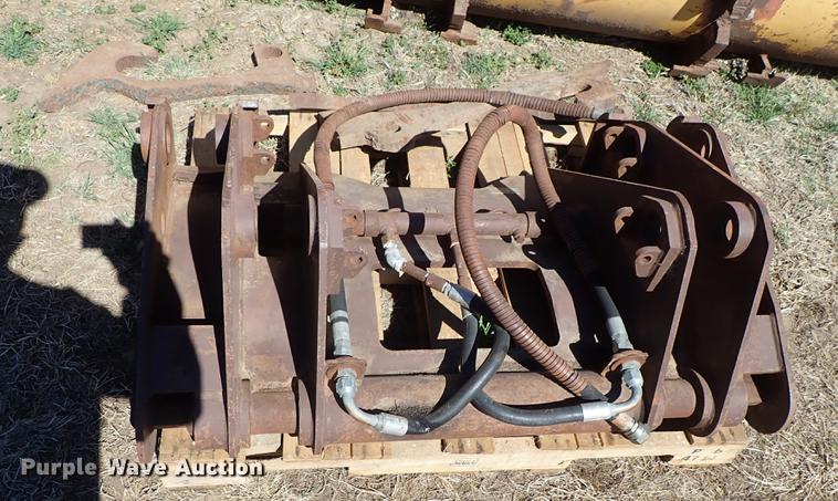 image for item DF1121 (2) loader buckets