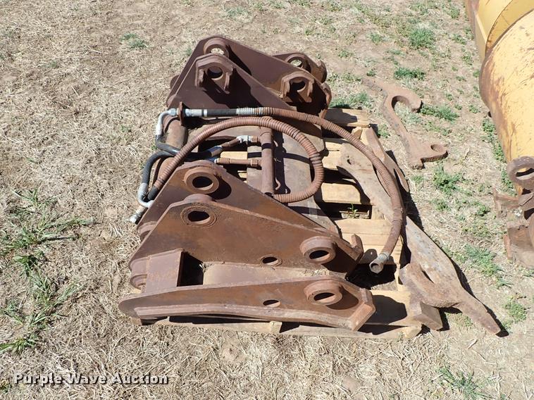 image for item DF1121 (2) loader buckets