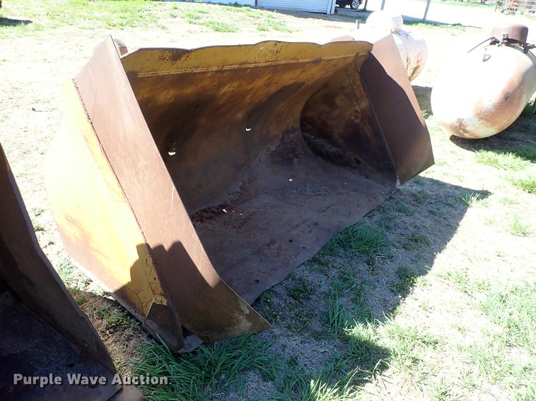 image for item DF1121 (2) loader buckets