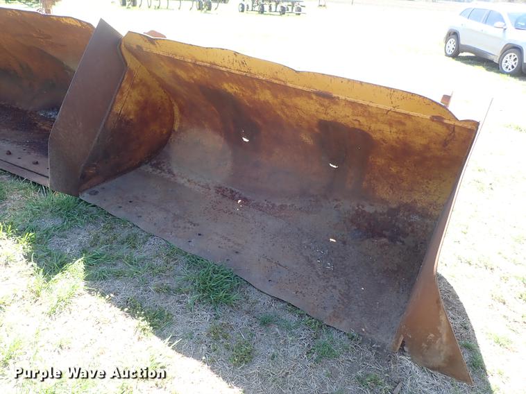 image for item DF1121 (2) loader buckets