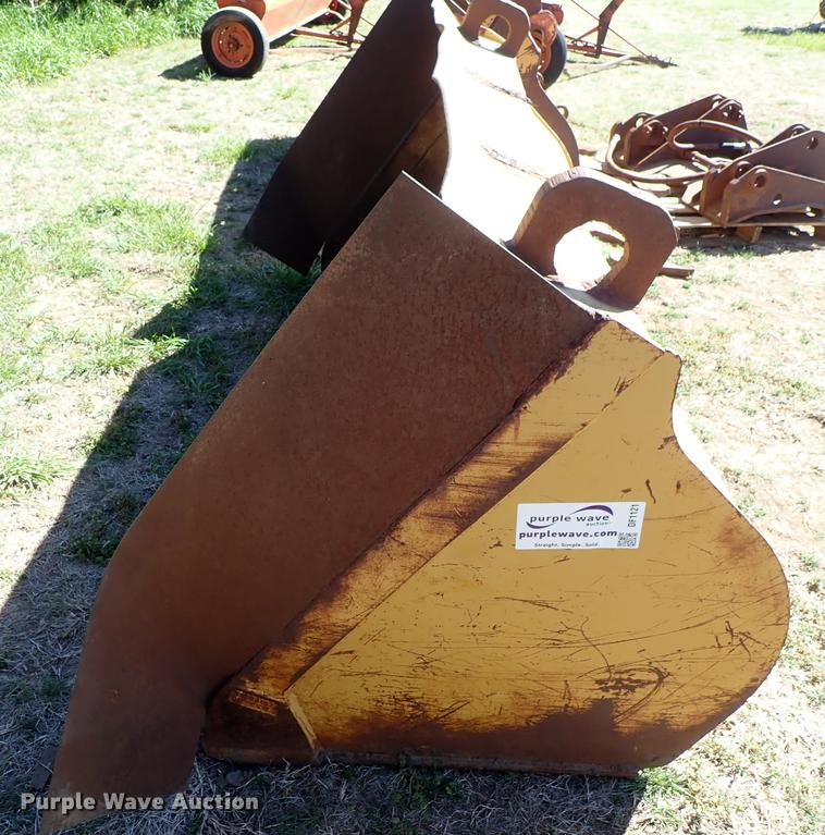 image for item DF1121 (2) loader buckets