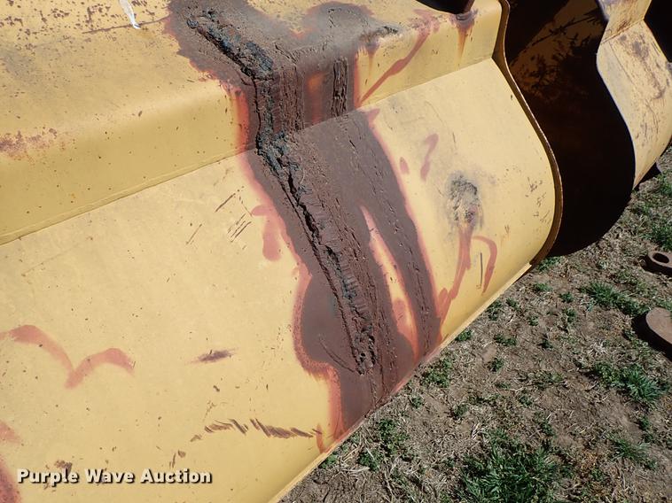 image for item DF1121 (2) loader buckets