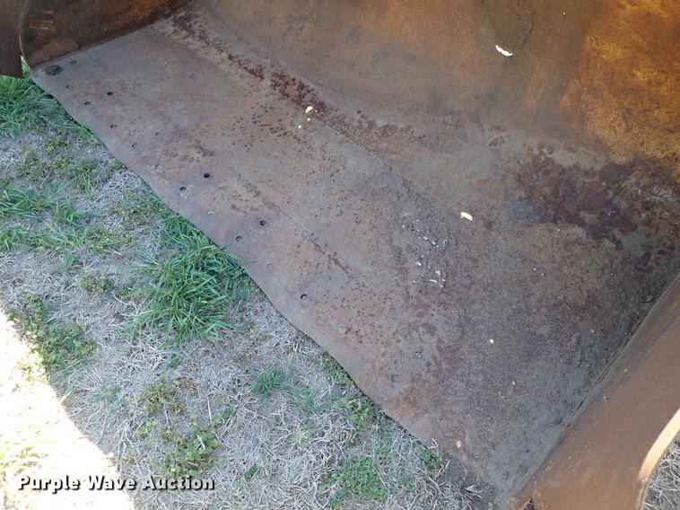 image for item DF1121 (2) loader buckets