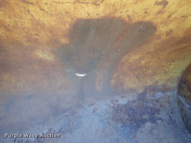 image for item DF1121 (2) loader buckets