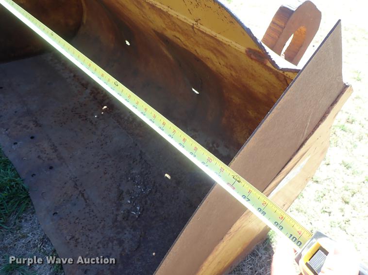 image for item DF1121 (2) loader buckets