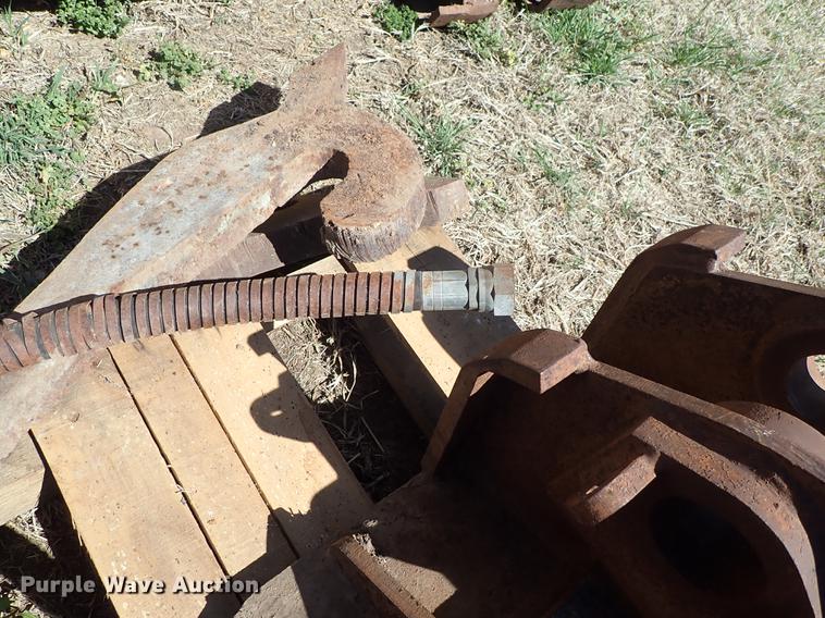 image for item DF1121 (2) loader buckets