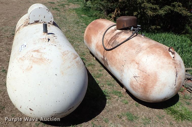 image for item DF1122 (2) propane tanks
