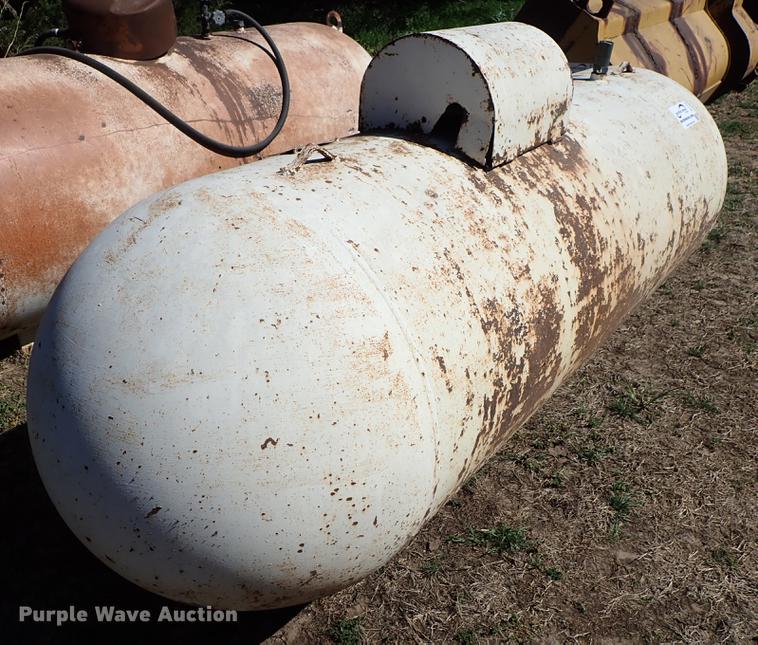 image for item DF1122 (2) propane tanks