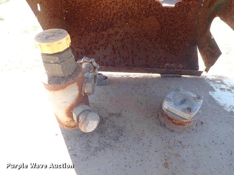 image for item DF1122 (2) propane tanks