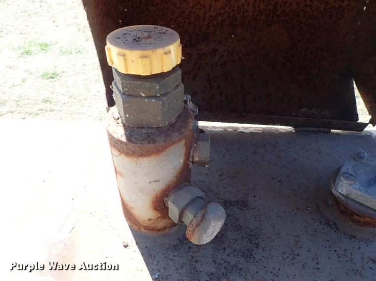 image for item DF1122 (2) propane tanks