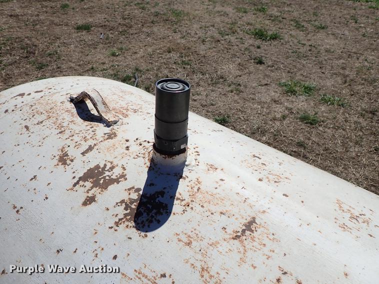 image for item DF1122 (2) propane tanks
