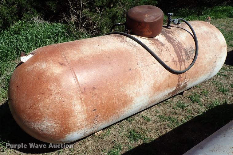 image for item DF1122 (2) propane tanks