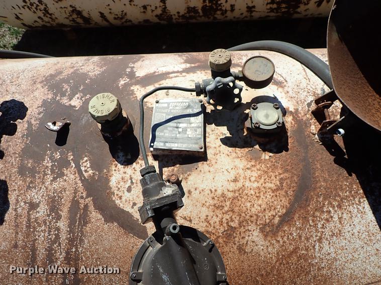 image for item DF1122 (2) propane tanks