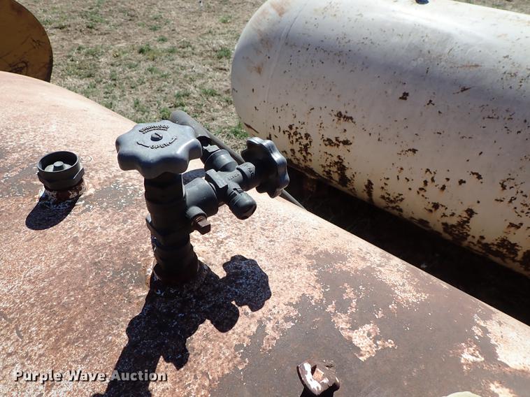 image for item DF1122 (2) propane tanks