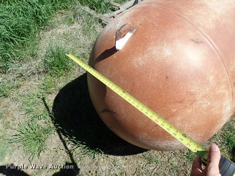 image for item DF1122 (2) propane tanks