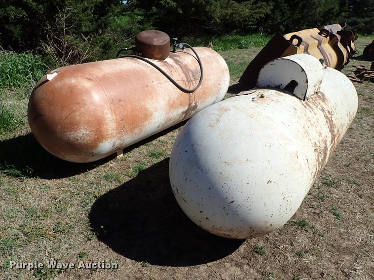 image for item DF1122 (2) propane tanks