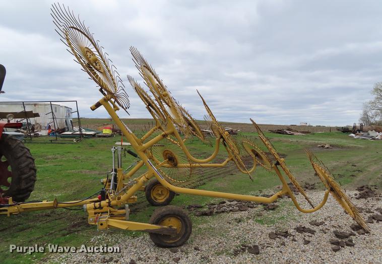 image for item DF7793 Vermeer WR220 hay rake