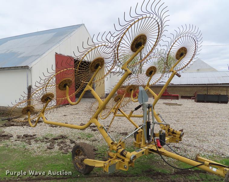 image for item DF7793 Vermeer WR220 hay rake