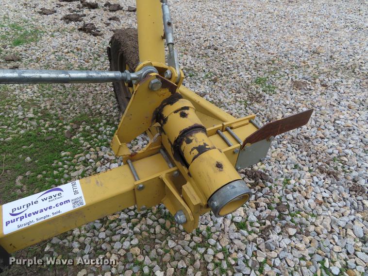 image for item DF7793 Vermeer WR220 hay rake