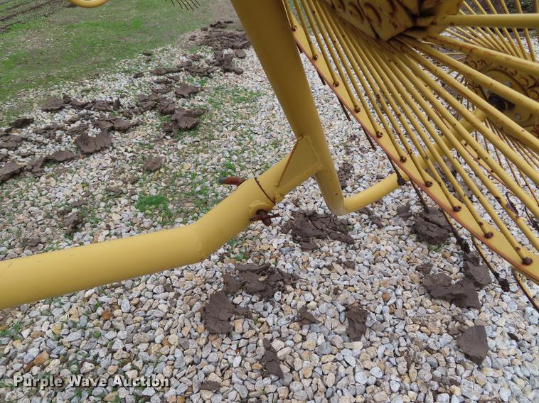 image for item DF7793 Vermeer WR220 hay rake