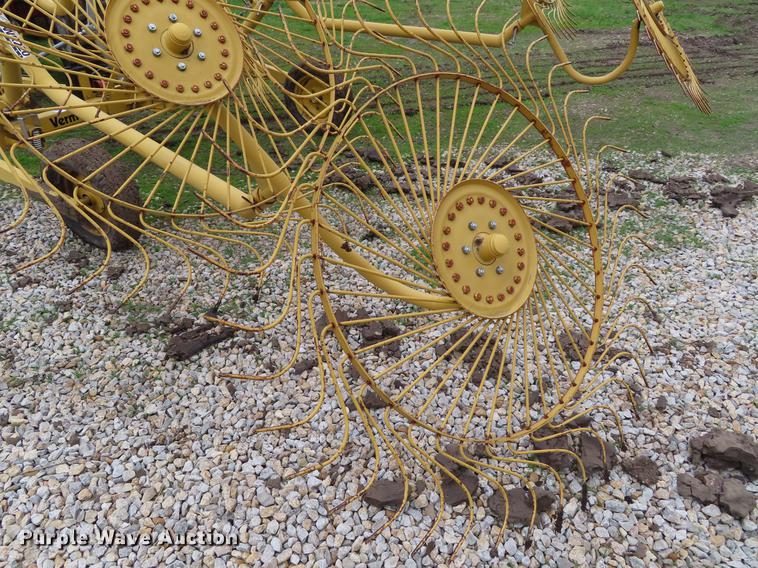 image for item DF7793 Vermeer WR220 hay rake