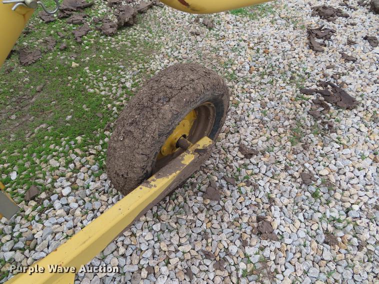 image for item DF7793 Vermeer WR220 hay rake