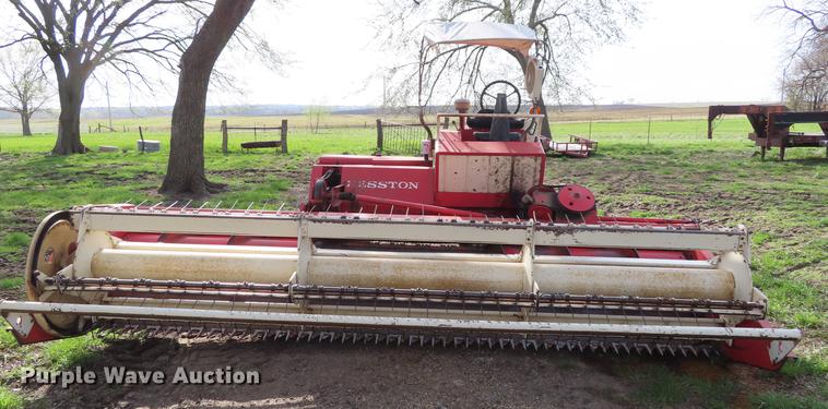 image for item DF7794 Hesston 520 windrower