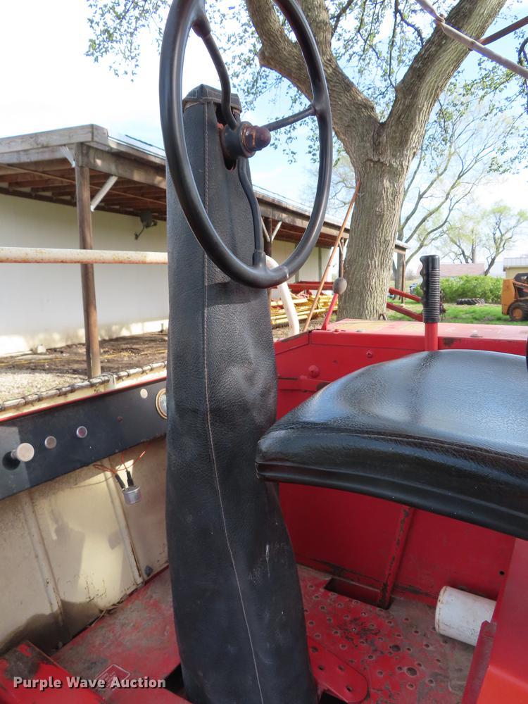 image for item DF7794 Hesston 520 windrower