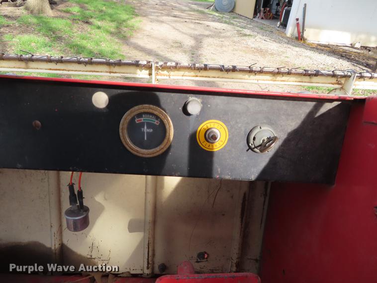 image for item DF7794 Hesston 520 windrower