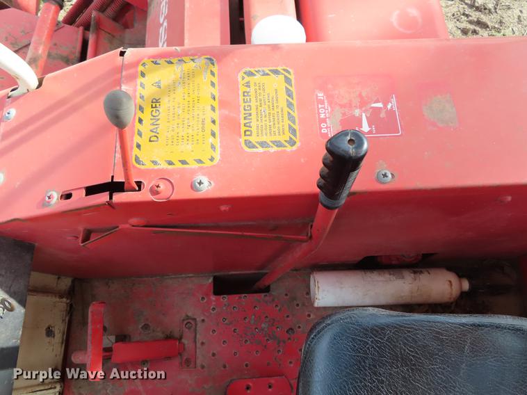 image for item DF7794 Hesston 520 windrower