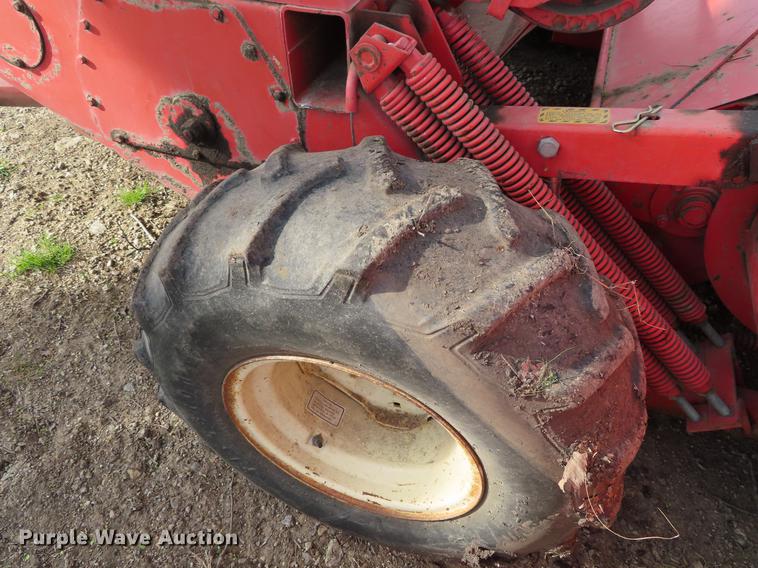 image for item DF7794 Hesston 520 windrower
