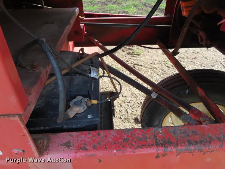 image for item DF7794 Hesston 520 windrower