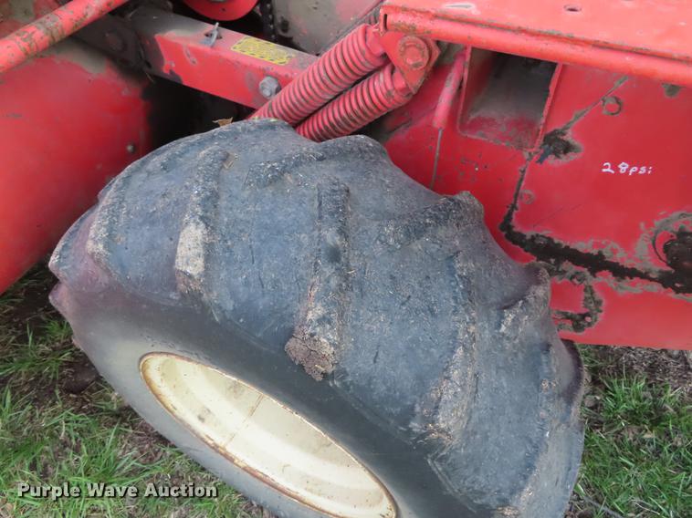 image for item DF7794 Hesston 520 windrower