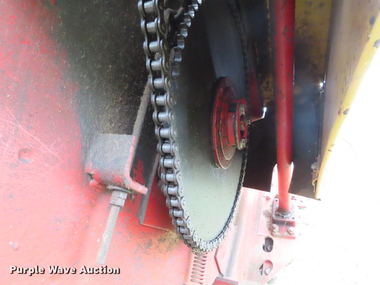 image for item DF7795 1994 New Holland 116 windrower