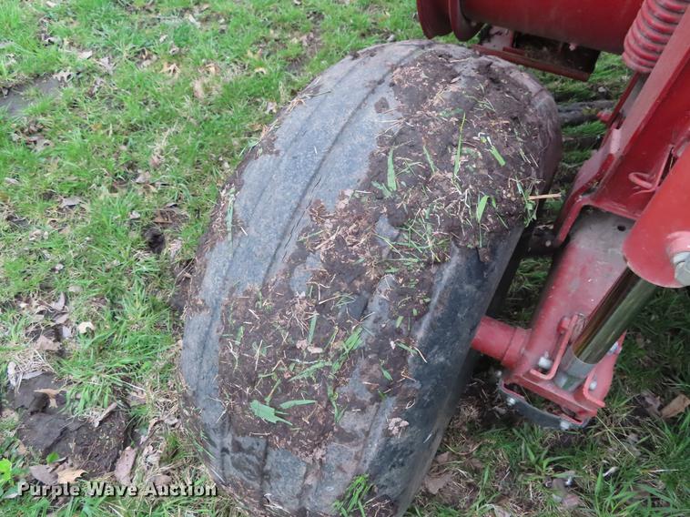 image for item DF7795 1994 New Holland 116 windrower