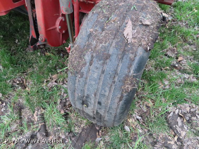image for item DF7795 1994 New Holland 116 windrower