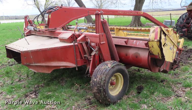 image for item DF7796 1992 New Holland 116 windrower