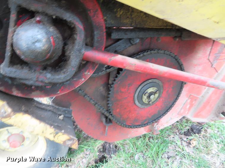 image for item DF7796 1992 New Holland 116 windrower
