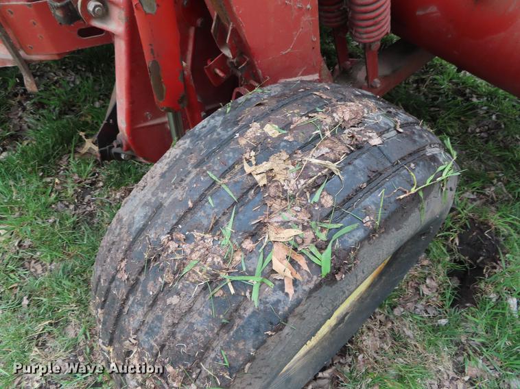 image for item DF7796 1992 New Holland 116 windrower