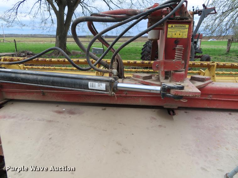 image for item DF7796 1992 New Holland 116 windrower